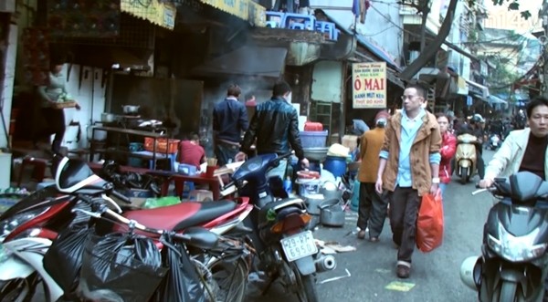 Phần[-]lớn[-]quán[-]ăn[-]vỉa[-]hè[-]Hà[-]Nội[-]đều[-]"gần[-]nguồn[-]ô[-]nhiễm"[-]1